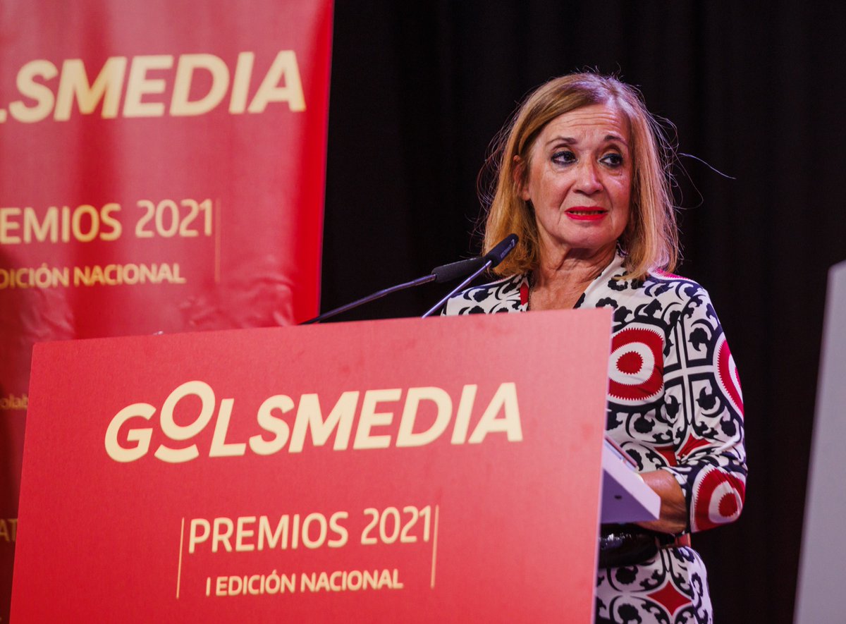 FUNDELA1's tweet photo. Hoy en los Premios Golsmedia se ha hecho entrega a FUNDELA de un premio de 1.500€ que irán destinados a la lucha contra la ELA 
Gracias @GolsmediaNacion, @rfef y a todos los que habéis aportado a esta gran causa
#PremiosGolsmedia2021
#MiEscudoContraLaELA #PorUnMundoSinELA https://t.co/jIKUaacUXN
