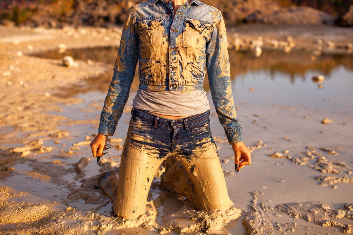 LoveMyJeans1's tweet photo. Want to see how I got this messy?
https://t.co/mFFFz6J8SF
#mud #mess #messy #jeans #denim #dobledenim #denimbabes #wam #wetandmessy #deepmud #messyjeans #wetlook #messygirls #mudlover #mudfun #dirty #dirtylook #playwithme https://t.co/9s3HRrxgFX