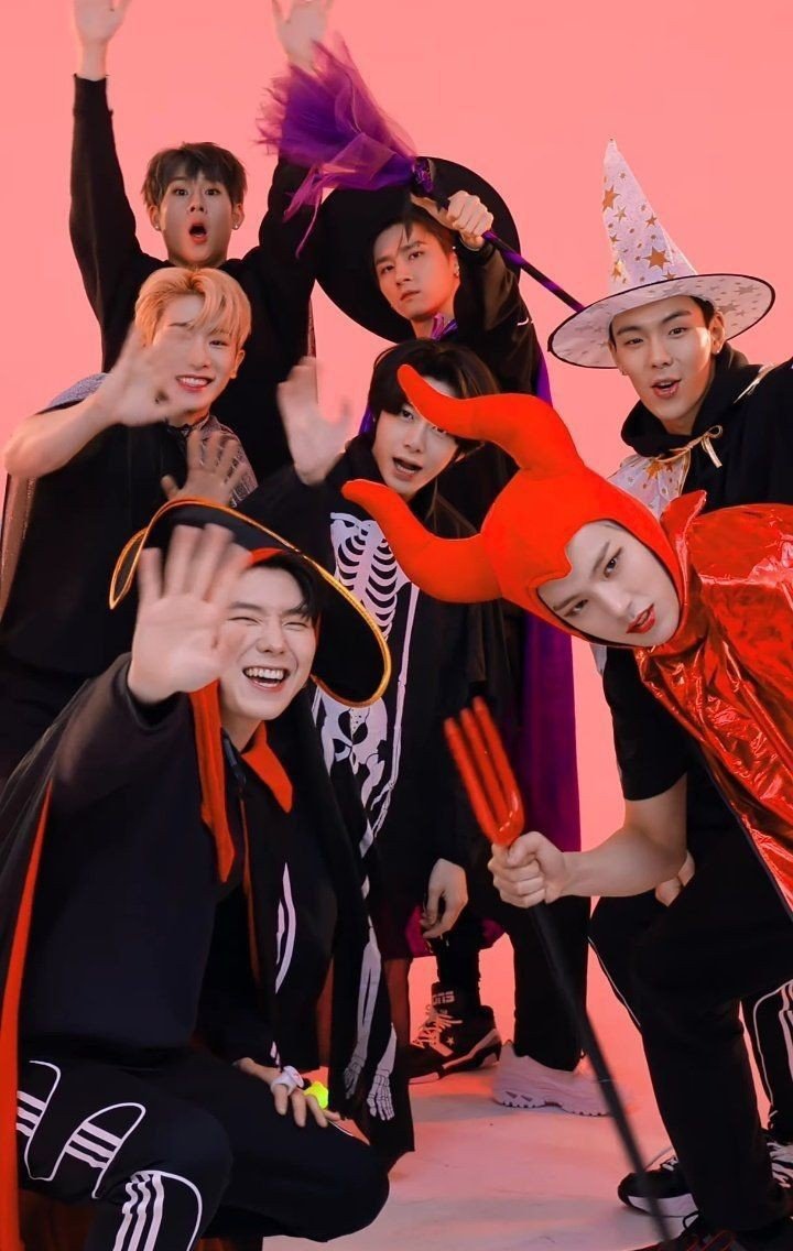 imck_b's tweet photo. Vía Instagram.𑁍❥

    — Recuerdos de Halloween en el festival de la villa con mis mounstros favoritos @kihyxn_B @DiegxWG @AkenatonWay @HoxneyWang @WxnhxB @Hyungwxn_B 🎃📸 https://t.co/I0HXGtaIlL