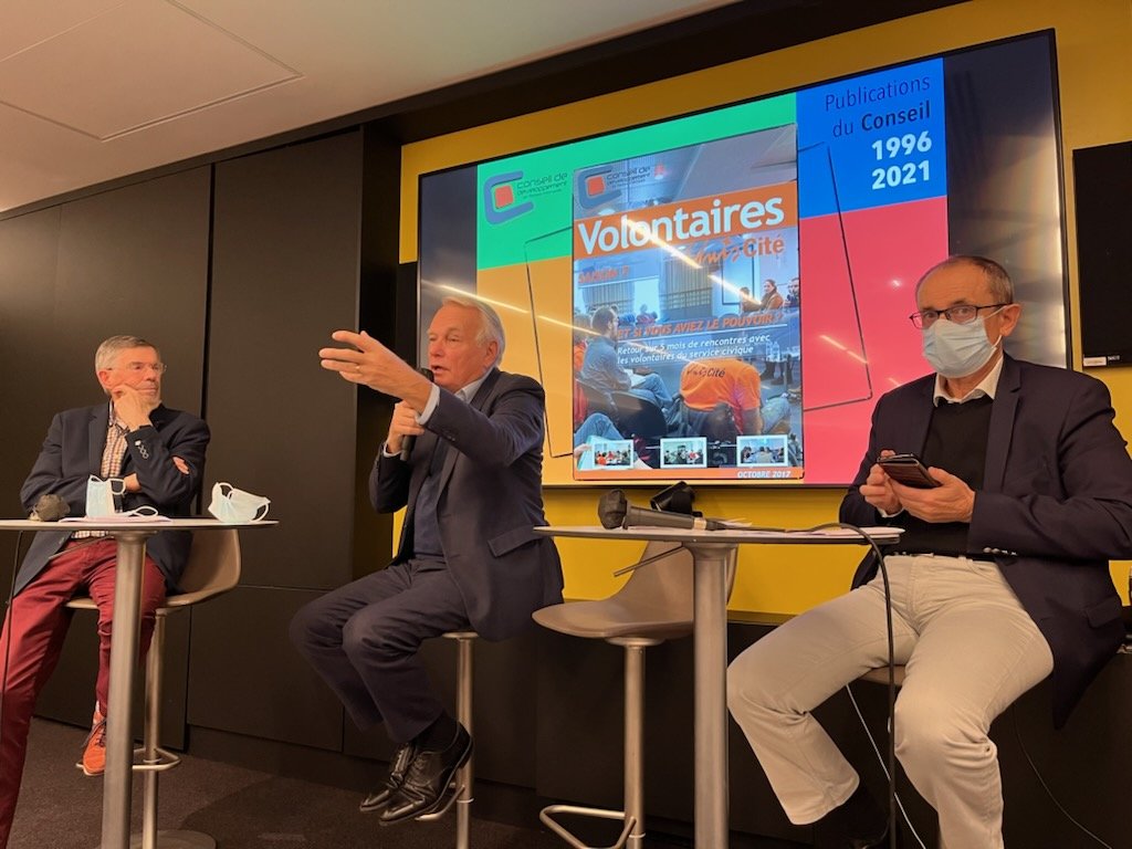 Clôture de la saison 1 du <a href="/c2dnantes/">Conseil de développement de Nantes Métropole</a>. Merci à tous ceux qui sont venus ce soir à la <a href="/LaCiteCongres/">La Cité Nantes</a>  <a href="/AngersCD/">Codev Loire Angers</a> <a href="/jeanmarcayrault/">Jean-Marc Ayrault</a> <a href="/CDLA44/">Imagine LA</a> <a href="/3asseh/">Bassem ASSEH 🇫🇷🌹</a> <a href="/Philgoude/">Audic Philippe</a> <a href="/gesvres/">CDEG</a> <a href="/CoordNatCD/">CNCD</a>