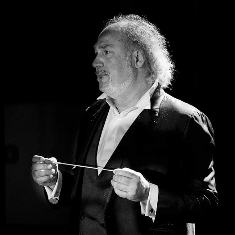 Ancora pochi giorni e avrò il piacere di condividere con tutti voi nuovi progetti. La #musica è anche una combinazione straordinaria di incontri, di relazioni e di momenti che ti trasmettono la forza di vivere in bellezza.m.facebook.com/story.php?stor…