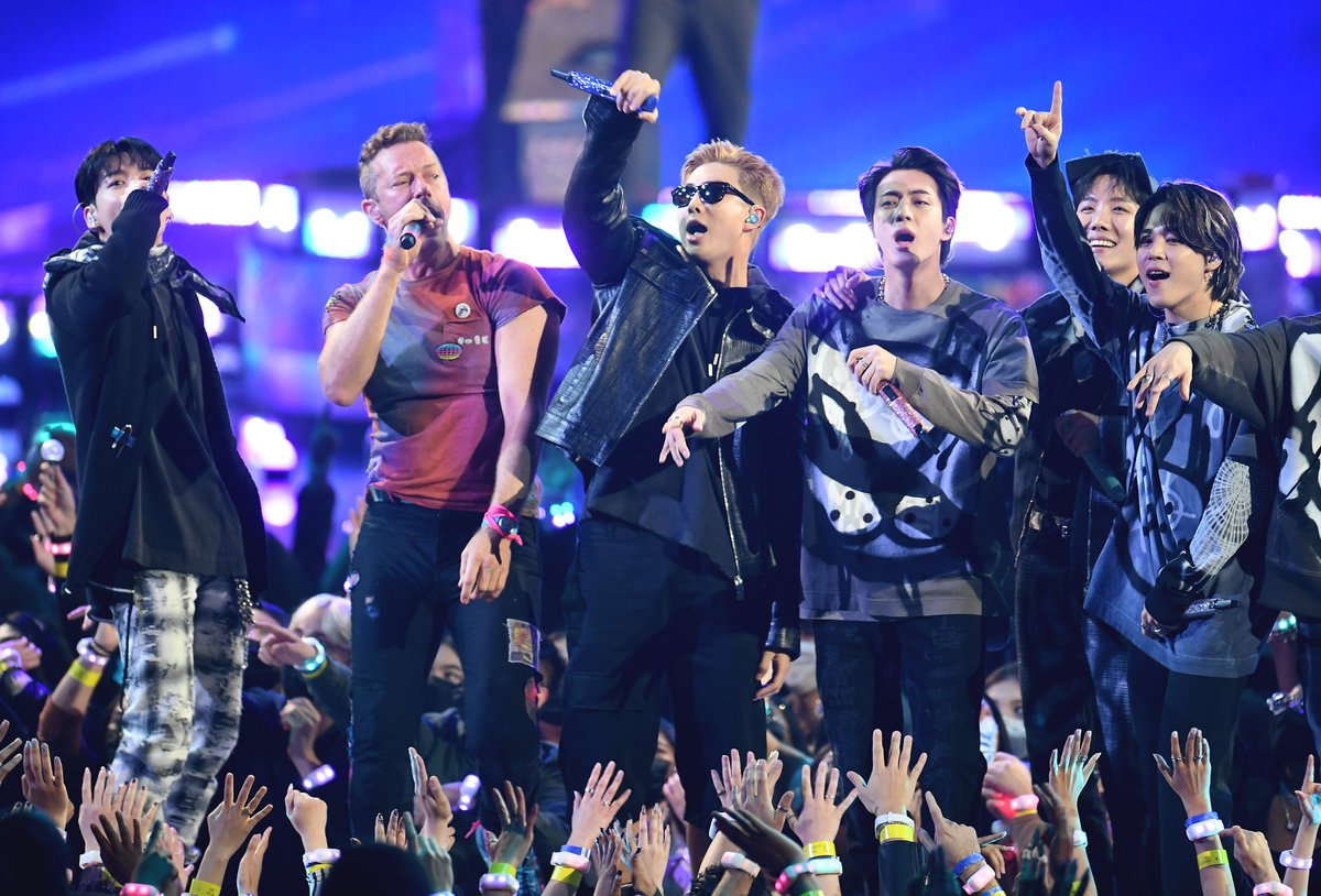 AMAs's tweet photo. Still not over that @BTS_twt @Coldplay #AMAs performance 🤯 #BTSxAMAs #MyUniverseAMAs https://t.co/XE2rz8kHLk
