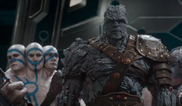 In 'Thor: Ragnarok' (2017) director Taika Waititi played the left head of the three-headed gladiator named Haju. Chris Hemsworth played the right head https://t.co/wtVKitYqNH