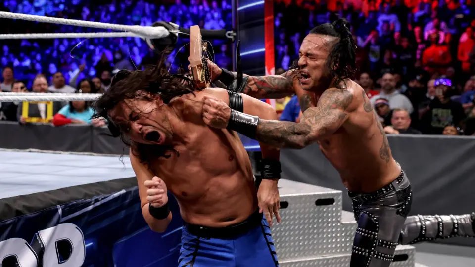 BadWWEStats's tweet image. #3Lessons from #SurvivorSeries (which have nothing to do with eggs)

1. Byron Saxton is the most sympathetic babyface in modern pro-wrestling.
2. Damien Priest hates music.
3. Seth Rollins improved his strategy from last year’s slight misjudgment.