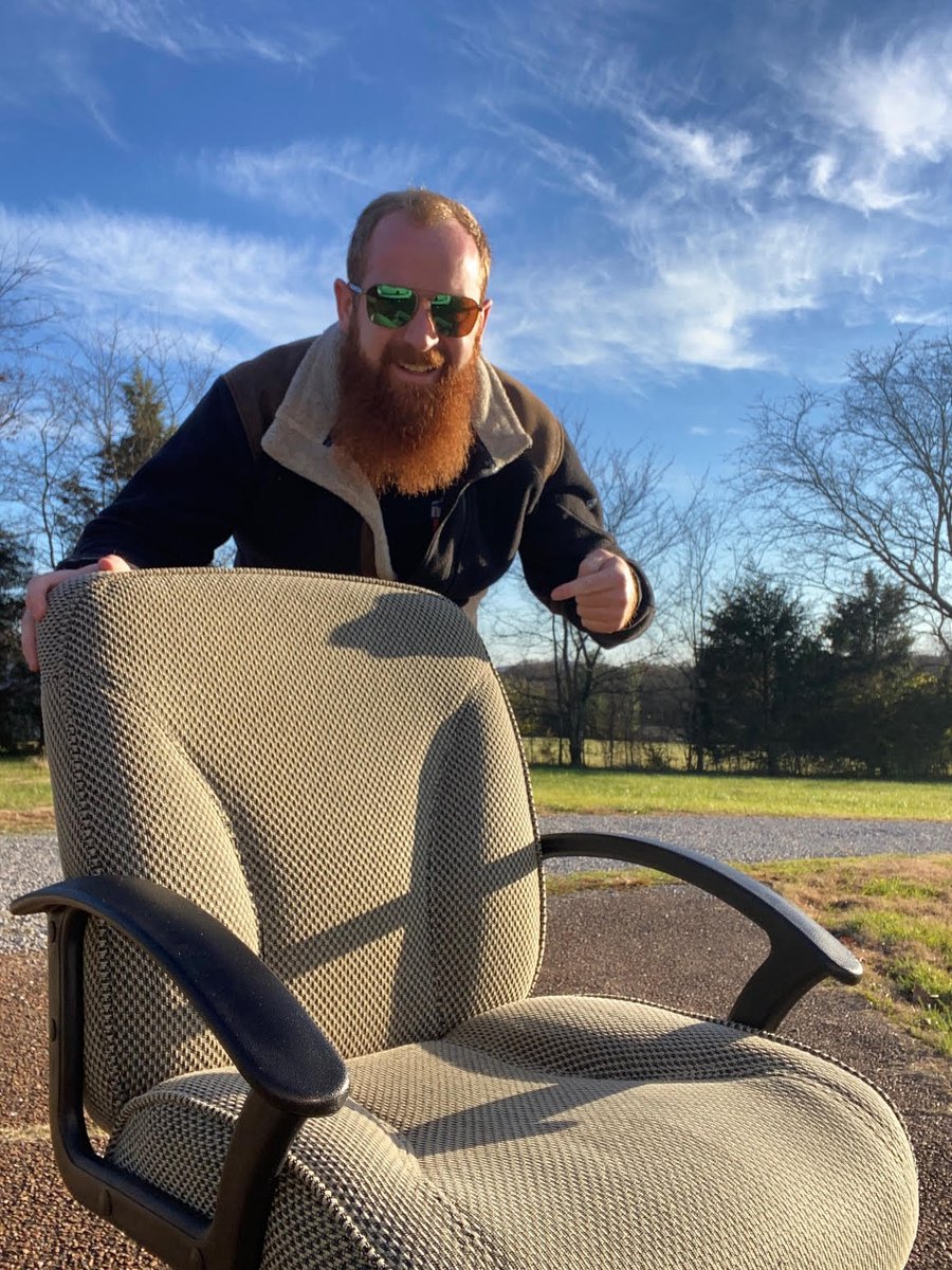 dellor's tweet image. this absolute legend of a man is shipping my chair from across the United States!

thank you Calvin!!!