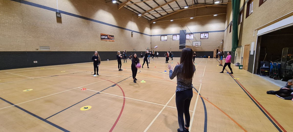 TCS_HWB's tweet photo. Excellent turn out for Yr 7 &amp; 8 netball today. Every Monday,all welcome! https://t.co/J56qlWupFf