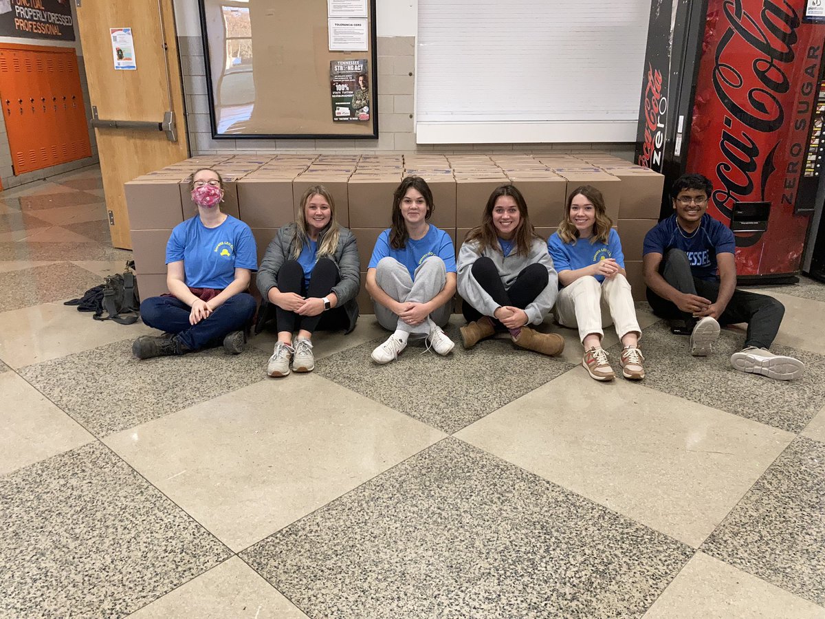 srastricklin's tweet photo. Awesome time at East Ridge HS with the Leos and former SMMHS teacher Belinda Martin, making Thanksgiving boxes for local families. A special thanks to Melissa Bouldin for coming and helping. https://t.co/VsVvU5q5oS