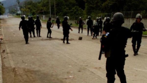 DrMarcoVMejia's tweet photo. ESTADO DE SITIO EN EL ESTOR ES CONTRA CONSTITUCIONAL

Ley de Orden Público fue derogada expresamente por artículo 22 de las Disposiciones Transitorias y Finales de la Constitución Política.
Aquí mi análisis.👇
https://t.co/kLvQ2DtYKJ
FAVOR RT
@PrensaComunitar 
@JLFont001 https://t.co/TBXc8u6z83