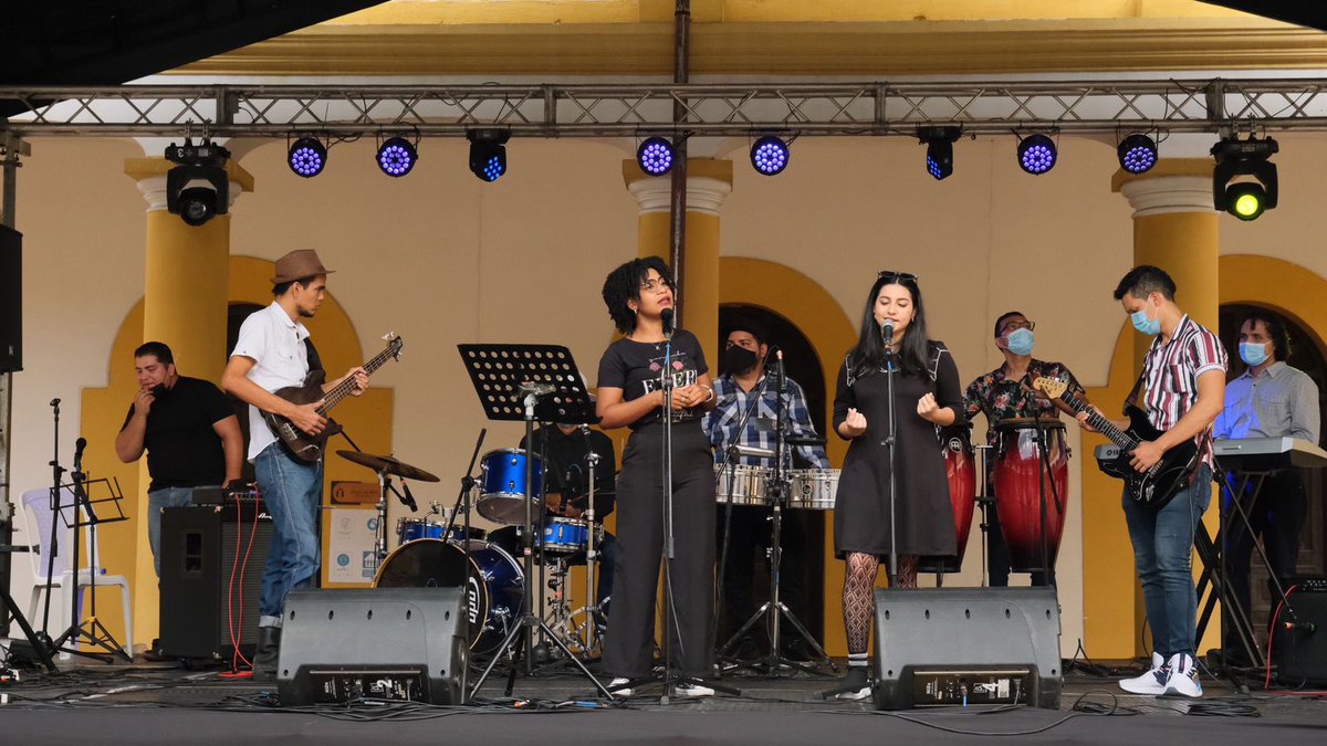 IMCTBGA's tweet photo. ¡En el #DíaDelMúsico 🎤🥁🎷, las muestras finales de la #EMA no paran! Desde temprano, en el @centroculturalO 🏛 se vive el Festival de las Artes de #Bucaramanga 👉🏻 #EMAFEST 2021 🤩.
Con gran variedad de géneros e instrumentos musicales, la escuela conmemora esta fecha especial. https://t.co/kwNug1KrhD