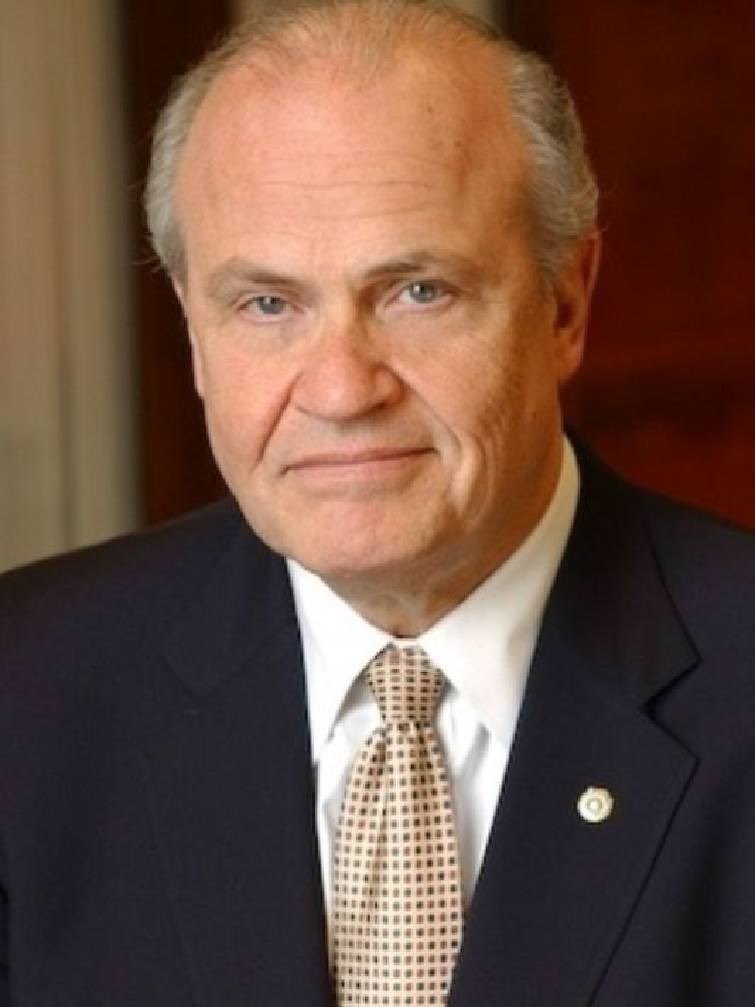 MarkNagi's tweet photo. @CfieldsVFL @Lane_Kiffin @danieltosh The hologram of Fred Thompson will play Phillip Fulmer. #RIPFredThompson https://t.co/jnmLBzgZ3Y