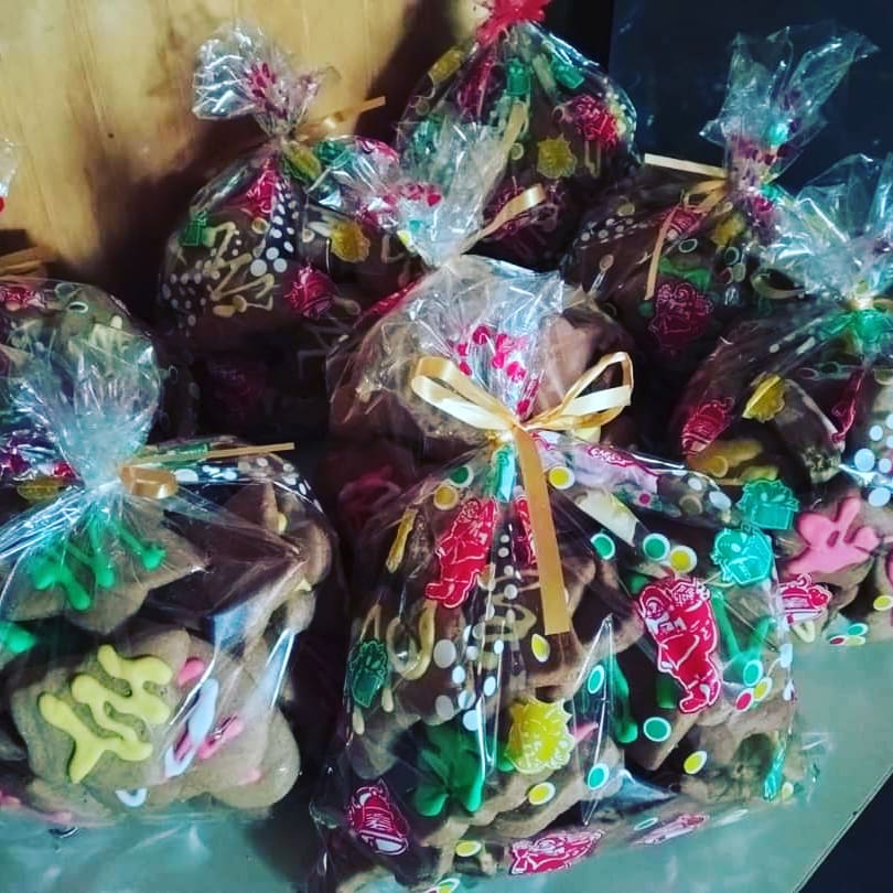 rodrigompozas's tweet photo. Les paso el dato: mi madre está vendiendo ricas galletas de Pascua, fabricación propia, a $7.000 el kilo y Cola de Mono a $3.500 (750cc) y $4.000 el litro.
Haga sus reservas! #galletasnavidad #colademono #Valdiviacl https://t.co/72kvPzyPUL