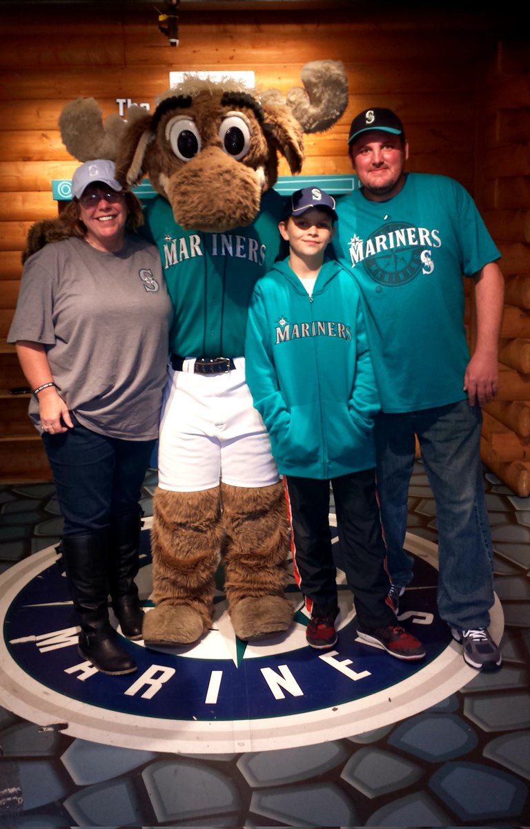 ADriftingNerd's tweet photo. @MarinerMoose No problem. #FriendsOfMoose https://t.co/NiewBuuuJ5