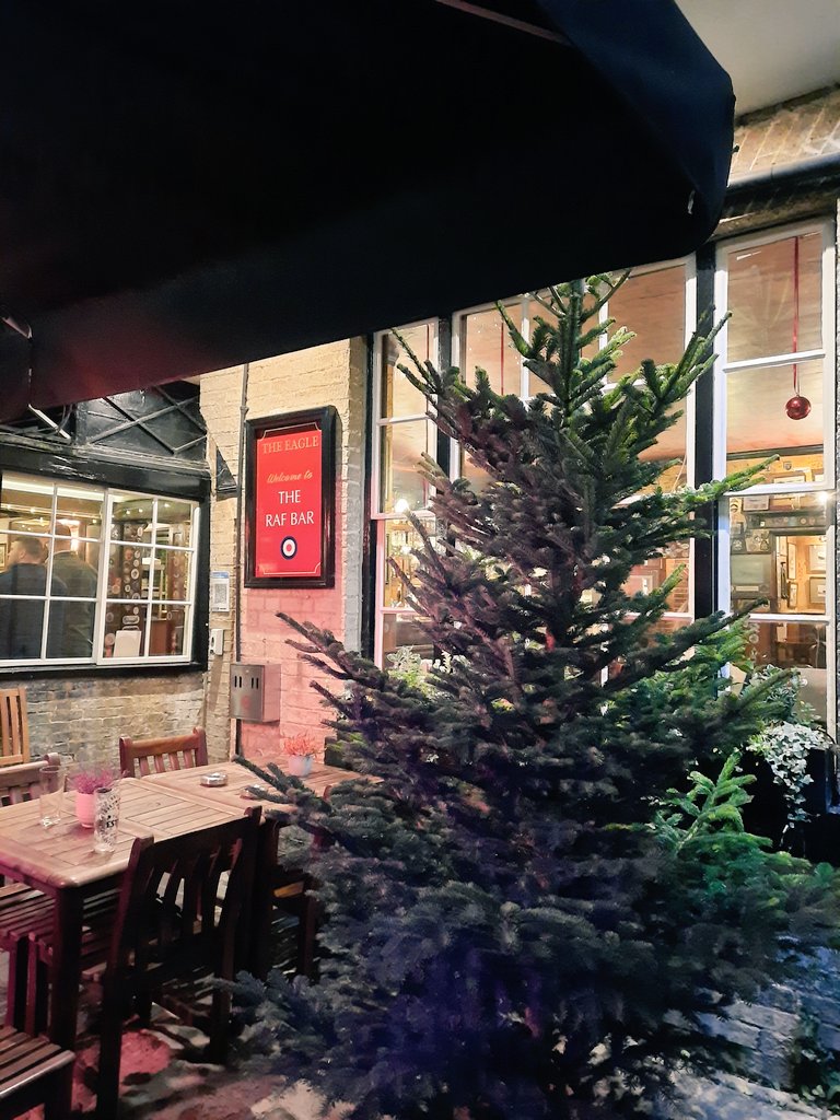 And we're off! First trees of the year delivered and installed <a href="/TheEagleGK/">The Eagle Cambridge</a> and <a href="/Catz_Cambridge/">St Catharine's College</a> . The beginning of a very busy week...