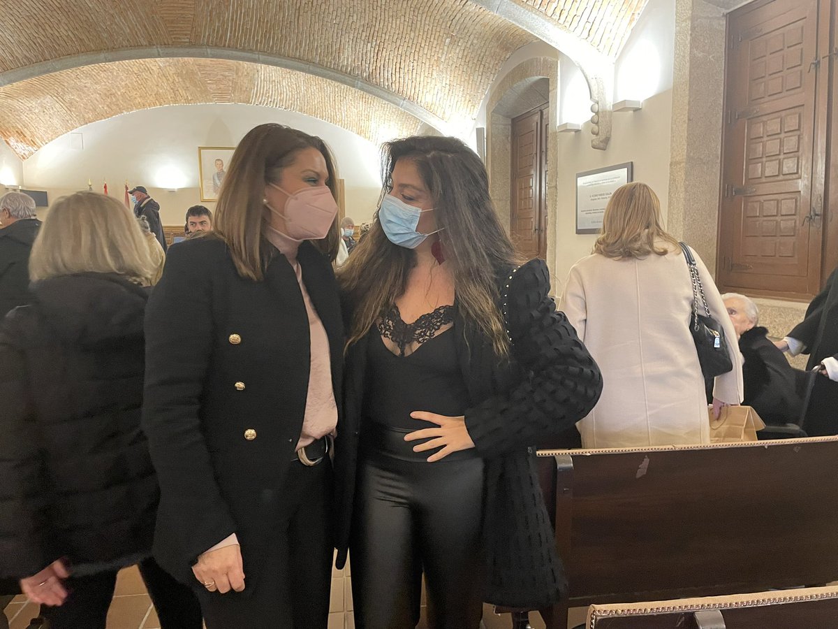 Estrella Morente, Gemma Cuervo , Soleá Morente y Roberto Verino en #plasencia <a href="/premiospopeye/">Premios Pop Eye</a> 2021
Grandes!
<a href="/Ayto_Plasencia/">Ayto. de Plasencia</a>