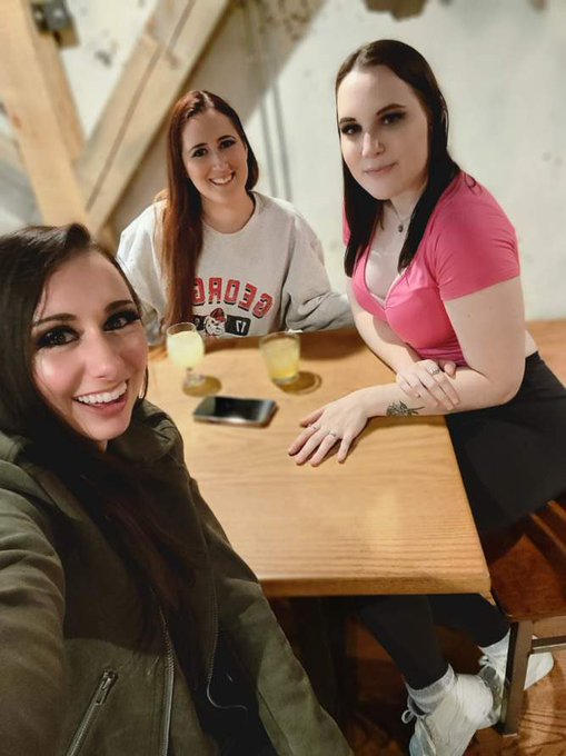 Had a fun weekend with my girls!! @DakotaCharms @BetchSquad2 https://t.co/3V4E8KHV2S<a class="tags" href="/tag/dakotacharms">@dakotacharms</a><a href="/tag/bussitchallenge"class="tags"><span>#bussitchallenge</span></a>