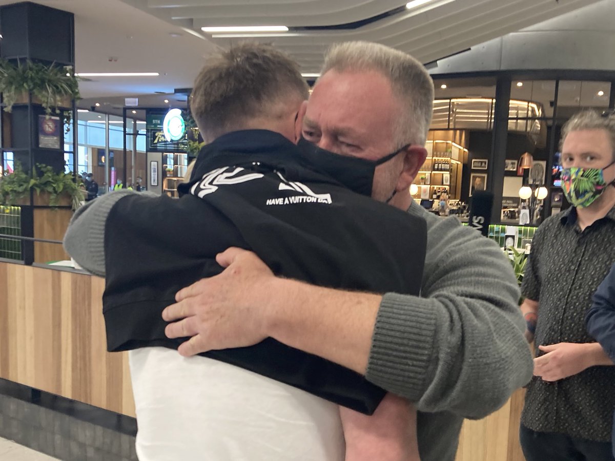 AndreaLNicolas's tweet photo. BORDERS OPEN: Emotional scenes at @AdelaideAirport with families reunited with loved ones from Sydney & Melbourne after months forced apart. @7NewsAdelaide #saborders https://t.co/PVqGOMiSoZ