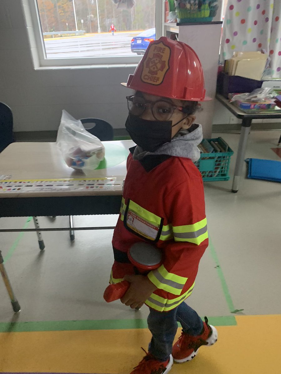 MrsAscrazyclass's tweet photo. Career Day @OldHundredES #careerday #ilovemykids #secretagentman #firechief https://t.co/h2z6NEy9xo