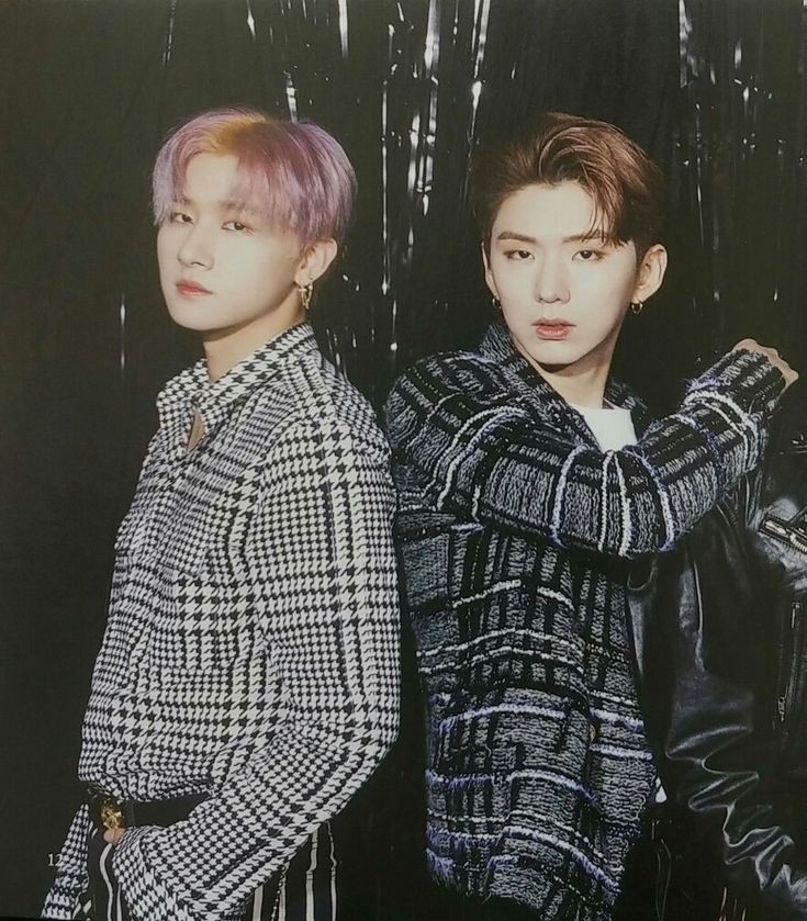 imck_b's tweet photo. Noviembre 22.𑁍❥

    —Para festejar el cumpleaños de su esposo @kihyxn_B, prepara una pequeña cena familiar dónde también estarían presentes sus amigos más cercanos, esta sería en su casa, por lo que decoró todo el espacio para dicha ocasión especial. + https://t.co/TGZgHllyBX