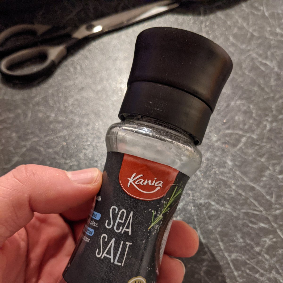 StrikeNotHit's tweet image. I run the risk of #Twitter ridicule in revealing I don't know the #Jedi powers to open one, but jic, pls make a law to ban the sale of things which seem to be designed not to be refilled. @Conservatives ? 🙏🏻  😤 at @LidlGB #COP26 #reuse #SingleUsePlastic