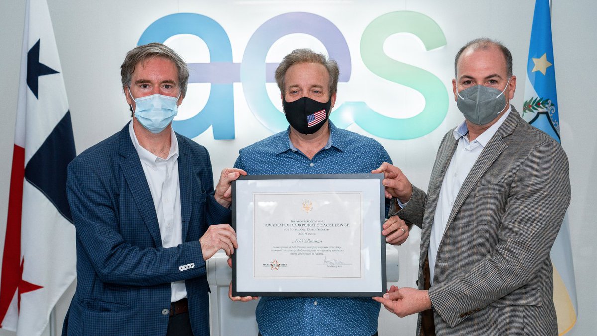 aespanama's tweet photo. #AESPanamá recibió oficialmente, de manos de Steward Tutlle, jefe de misión de la @USEmbPAN, el premio que otorga el Departamento de Estado de Estados Unidos denominado “Premio a la Excelencia Corporativa” (#ACE por sus siglas en inglés). #EnergiaAES https://t.co/Mw6rnqCIdj