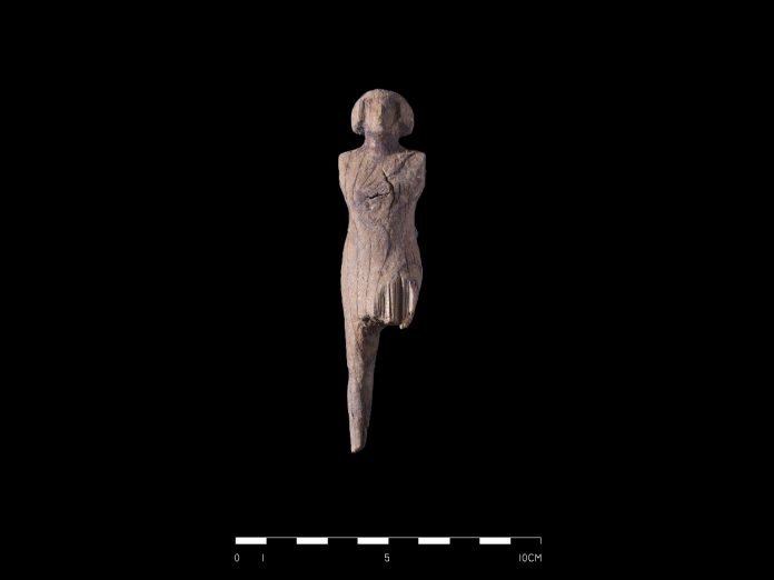 ticiaverveer's tweet photo. Archaeologists conducting works at the Temple of Hatshepsut made new discoveries in a subterranean tomb. It contained tons of debris,in which artefacts were found that date from the Middle Kingdom when the tomb was constructed,or from the later 18thDynasty https://t.co/yHCdgAKdKx https://t.co/s3if6xn3mC