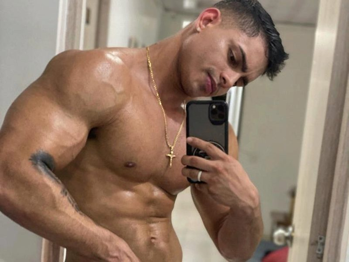 "Sweet fun with a touch of mischief." @LOGANHUGH7 can be your jerk buddy on gay cams. See more of that