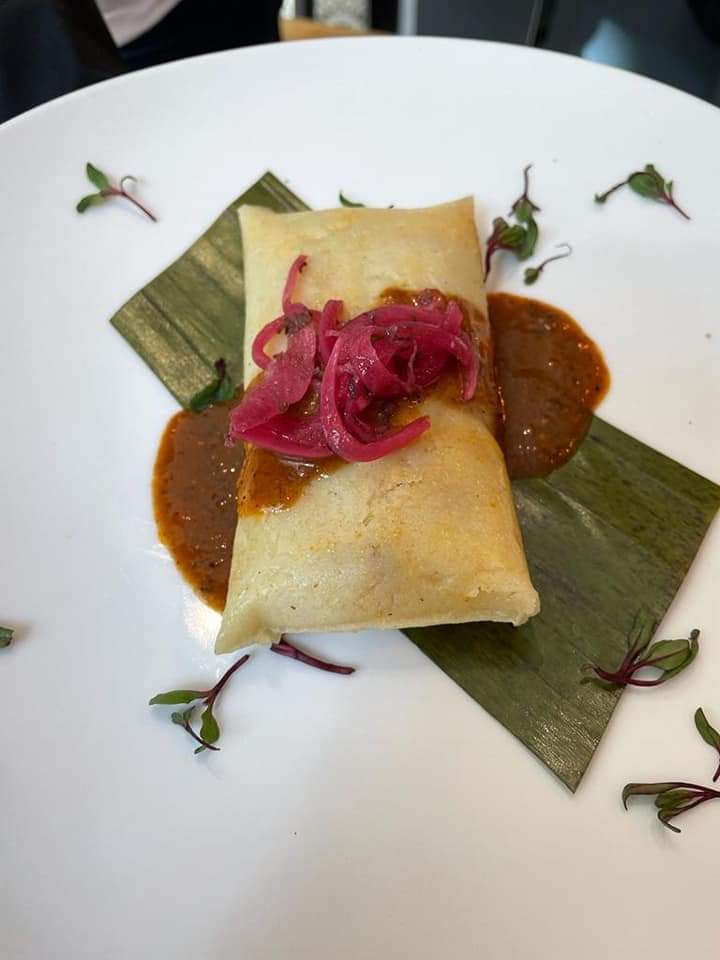 MSRMX14's tweet photo. En nuestra transmisión hoy a las 8:00 pm, en la sección de #RecorridosDeCiudad nos aventuramos a conocer Tamallia Gourmet, innovador por su concepto que combina un platillo típico mexicano con técnicas de cocina #Gorumet.
#MexicoSobreRuedaa #MSR https://t.co/Q86qcEmcnV