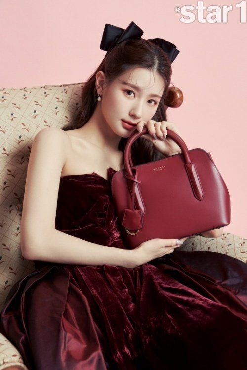 KfreshV's tweet photo. #Miyeon de #GIDLE para la revista Star1 https://t.co/GroE3f8yRe