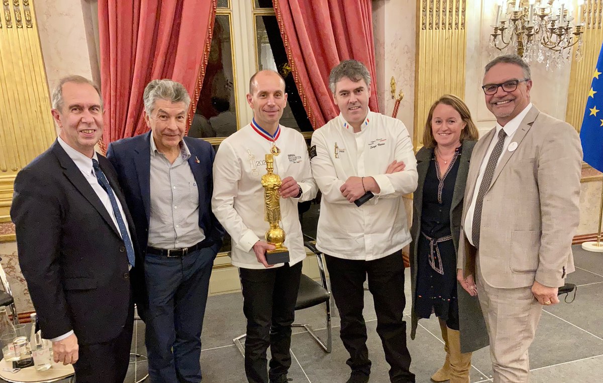 LE_RESEAU_TDF's tweet photo. 🙏🙏 @B_BessotBallot, @RichardFerrand ,
@ggomez_chef et les ministres présents : @alaingriset @J_Denormandie lors du colloque "Vers la Gastronomie de demain" du groupe d'études @AN_Gastronomie de l'@AssembleeNat.
 👏👏 à la Team 🇫🇷 du @Bocusedor : Davy Tissot.
#TraiteursdeFrance https://t.co/aMVM1zWAkP