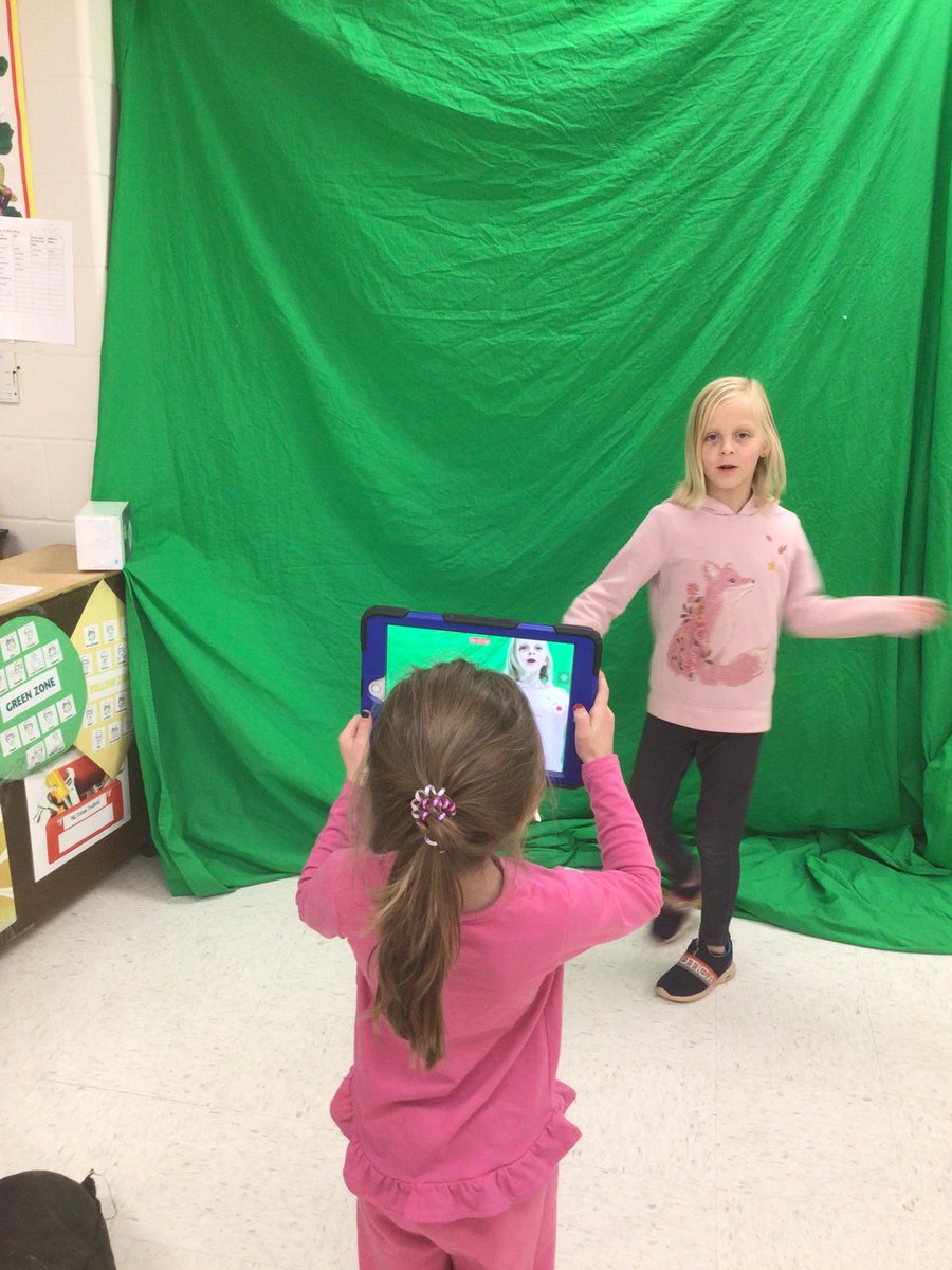kepelizBPS's tweet photo. Today Kindergartners taught @MistyFaudel 2nd graders how to create #iMovies using a green screen and how to use #ChatterPixIt What will 2nd graders do with their new knowledge? #440Proud #EmpowerYourStudents #bpsdragons @Luv4students @hiebert_amy #KidsDeserveIt #happyclassrooms https://t.co/Qe2ya5QFrP