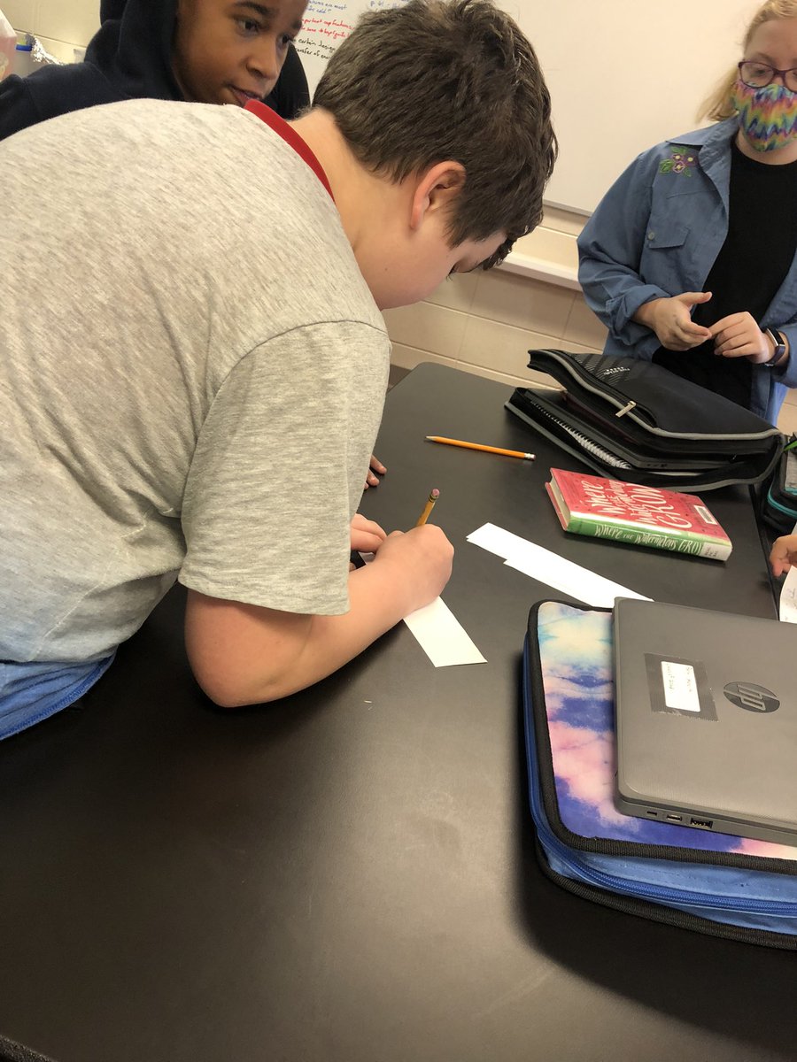 BusheeBrandie's tweet photo. Working hard on running dictations this week to work on reading comprehension! #6thGrade #SpanishEd #WorldLanguage #AmericasSchool https://t.co/a08BKtP7td