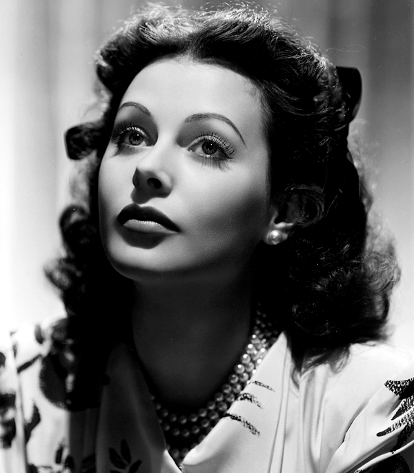 hedyarchive's tweet photo. Hedy Lamarr photographed by Eric Carpenter, 1943. https://t.co/m5RewV8asY