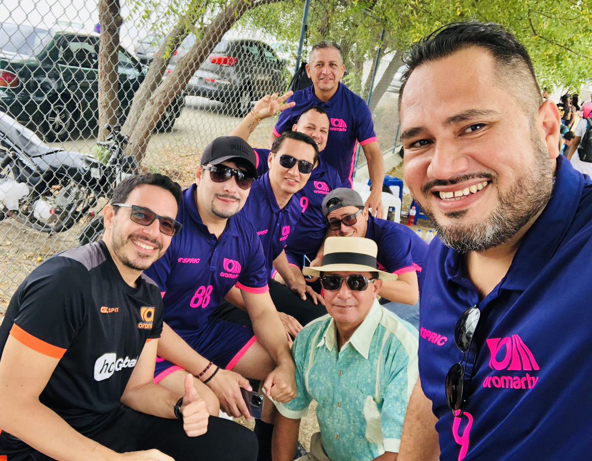 johnreyes1983's tweet photo. Somos un grupo de personas comprometidas con nuestra gran #Institución #HCGlobal #OromarTV #CableFamilia, gracias a nuestro líder y amigo @ChivoPelado por darnos estos importantes momentos para compartir entre compañeros.

#OromarTV #Campeón #Olimpiadas2021 https://t.co/94uAyzi2EN