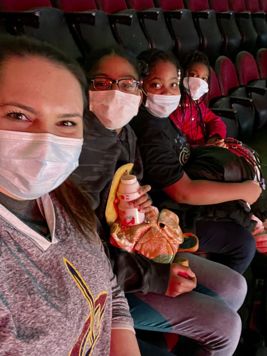 BockNelson's tweet photo. Taking my girls to their first Cavs game! #LetEmKnow #akronumadaop https://t.co/UBDcMkoDm8