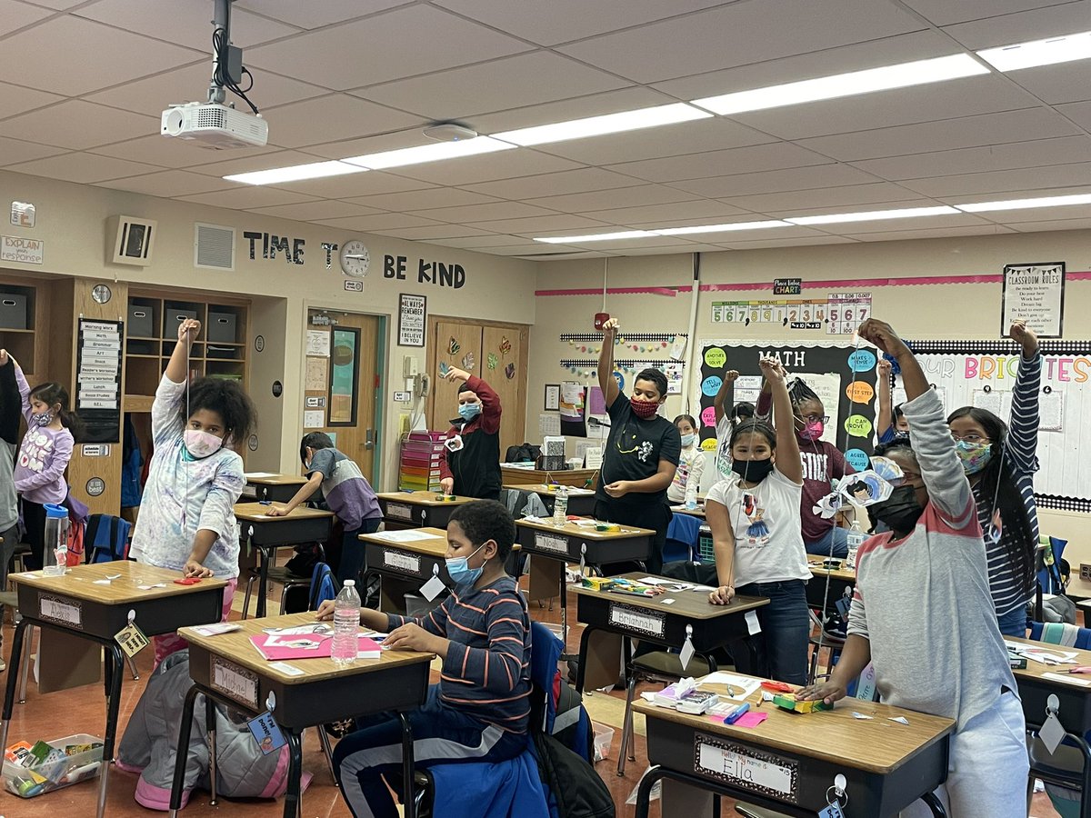 _amander203's tweet photo. We loved today’s @MysterySci mini-lesson on turkeys! https://t.co/xfVqlcxVRm