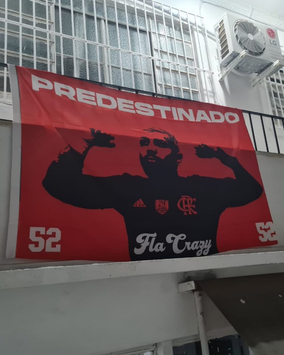 Olha quem vai para o Uruguai 😍 Homenagem da #FlaCrazy para o ídolo <a href="/gabigol/">Gabriel Barbosa</a>. Que venham mais momentos de glória! Quando tá loiro, exqueeeece! Eu sou da Fla Crazy e hoje tem gol do Gabigol... 🎶 💪<a href="/Flamengo/">Flamengo</a>