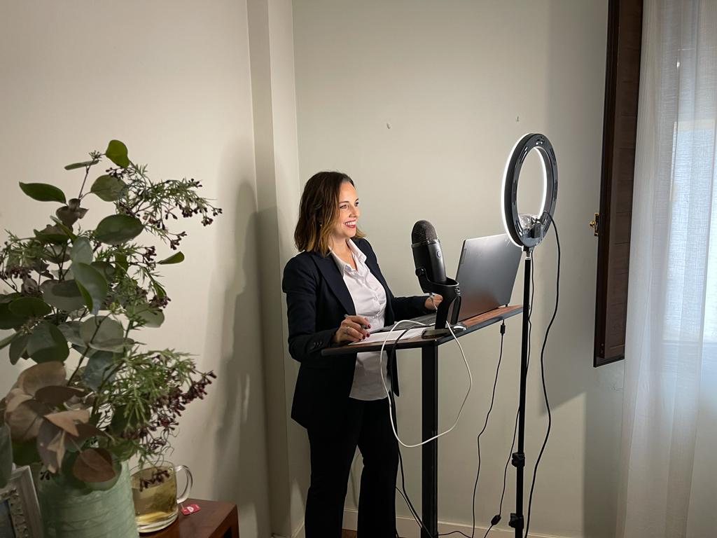 wigmorealvarez's tweet photo. Thanks team at @EFMDNews school @EDCofficiel for inviting me to teach a @Highered_org masterclass on "Going Abroad for your Job or Internship" to BBA students today. Looking forward to being back in the virtual classroom with @EDCofficiel Master's students in Dec! #gethighered https://t.co/UmSzvRmkBg