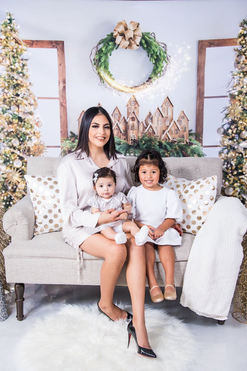 xooosam's tweet photo. blessed is an understatement 👩‍👧‍👧🤍 https://t.co/Inso5EcVBY