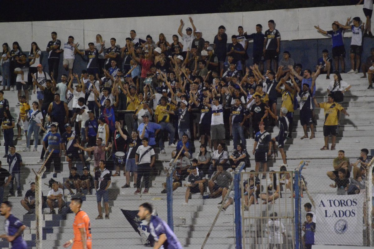 clubbenhur's tweet photo. ⚽️ #Regional. Compartimos imágenes del gran debut de #BenHur en el Torneo Regional. Con goles de #Lopez, #Mathier y #Sacks, superó a Miramar por 3-0.
#VamosBenHur 🔵⚪🔵
👉 Más #Fotos en https://t.co/LZwEjJ5AKL https://t.co/JGXlsO0Q4n
