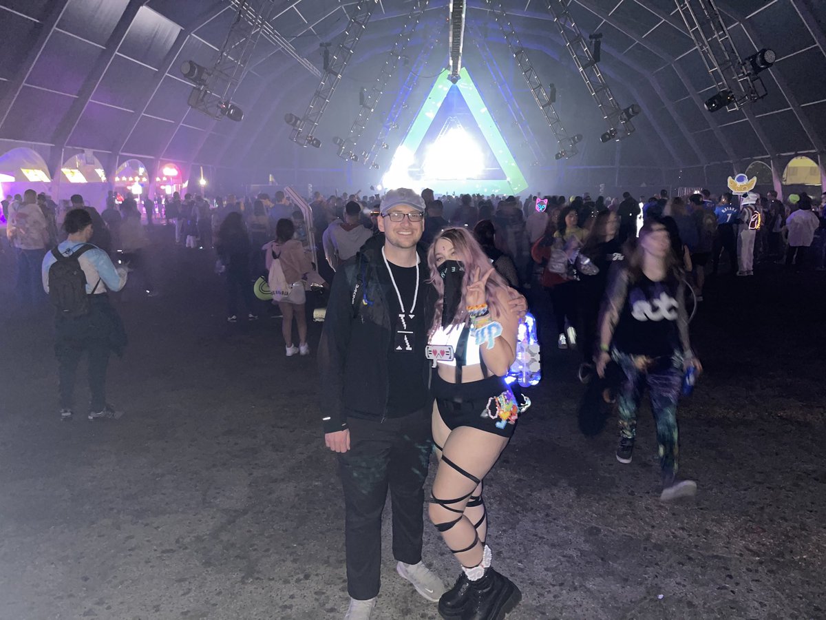 portalhearts's tweet photo. Love my lil rave fam 😭💖 https://t.co/8K1BZ9m8Zd