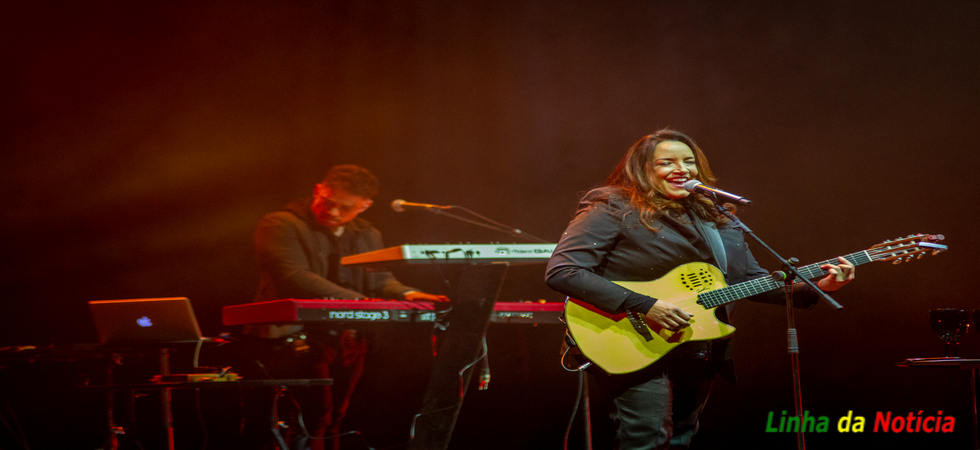 Após uma pausa de 6 anos, Ana Carolina dá início à digressão "Fogueira em Alto Mar", comemorando vinte anos de carreira artística. Brasileira oriunda de Minas Gerais, o gosto pela música já veio de família.  #CampoPequeno #Everythingisnewpt

linhadanoticia.pt/?p=19221