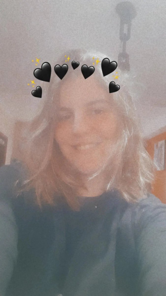 pringswalls's tweet photo. well,,, hola me llamo juliana/ju ,tengo 17 años, soy de arg y sigo a lean desde la cuarentena, su contenido me parece súper interesante y copado 
#IntegracionRiccio https://t.co/1VZTMdKwtD