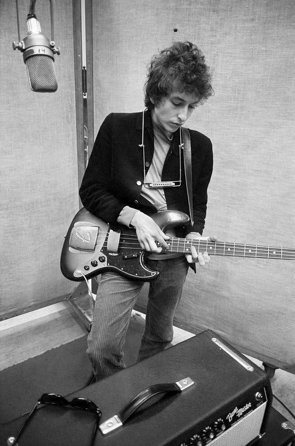 _mikehargreaves's tweet photo. Going to go for a #DonHunstein style photo shoot later this week. Love the documentary style, musician-at-work asethetic. https://t.co/qRrBhgoysi