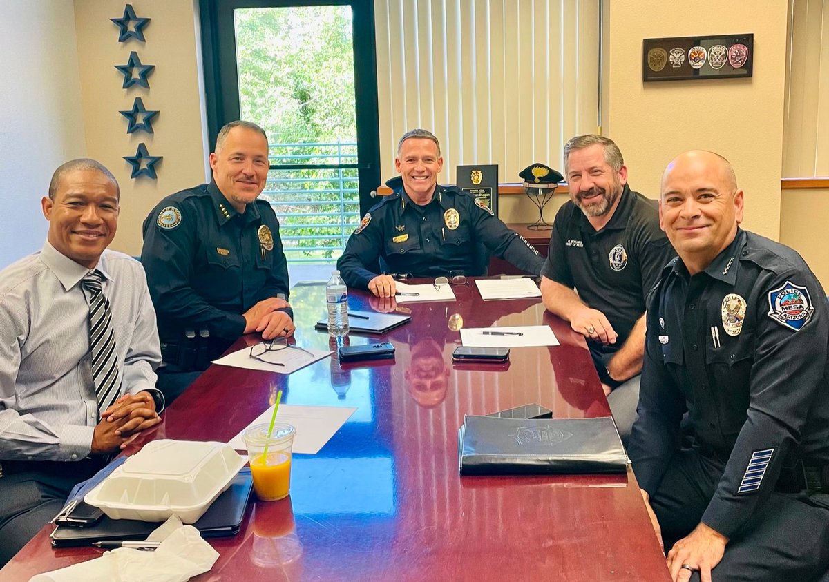 Chief_Duggan's tweet photo. Discussing regional policing issues this afternoon with police chiefs from @MesaPD @ScottsdalePD @GilbertPolice @TempePolice #PolicePartners #LeadersInPolicing @ChandlerPolice https://t.co/jOVeXD9xlc