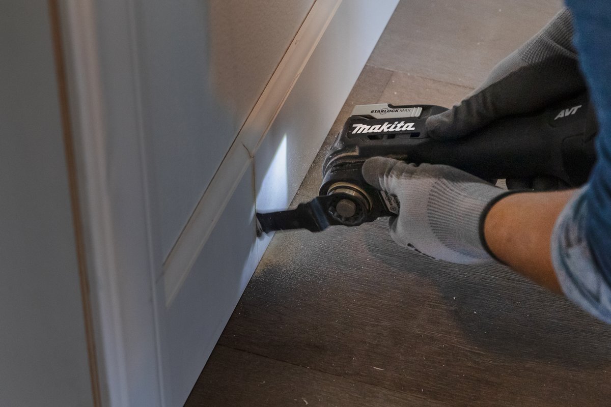 MakitaTools's tweet photo. The 18V LXT Sub-Compact Brushless Multi-Tool (XMT04) is compatible with Starlock accessories. The Starlock color-coded interface provides ease in selecting the right blade for the right material.
https://t.co/rq8THd00bO
#makitausa #makitatools #multitool #oscillatingtool https://t.co/2npnmb3P5Z