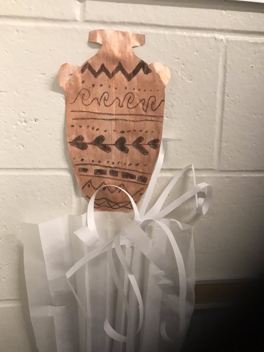 chalkrelic's tweet photo. We have totally immersed ourselves into the study of Ancient Greece. Mythology, play, vases and columns, and #ozobot coding project for getting out of that pesky Minotaur’s lair. @MeriwetherLES #3rdhistory https://t.co/1acURFoKem