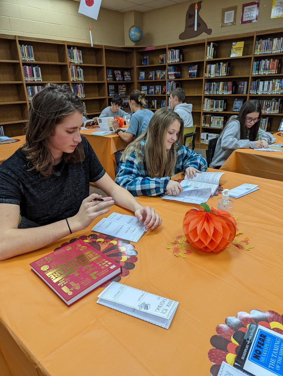ChanthaSarah_'s tweet photo. Book Tasting in the library today with @Mrs_Dickens24 and Mrs. Thicksten - This was a great experience and I can't wait to do it again in the spring! https://t.co/K5T0h27V9I