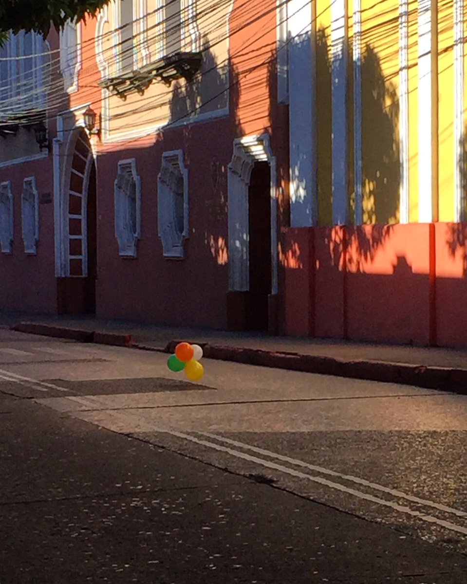 Hay un momento en el día en que sólo los colores andan.