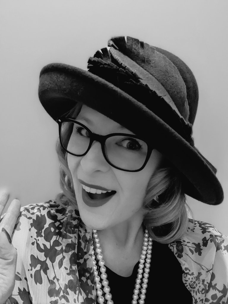 1923 New York I'm ready!  Looking for you Mr. Cthulhu!  Twitch.tv/JennyJoyO
@grymforge
#ttrpg #roleplayinggame #roll20 #arkham 
#vintageaesthetic