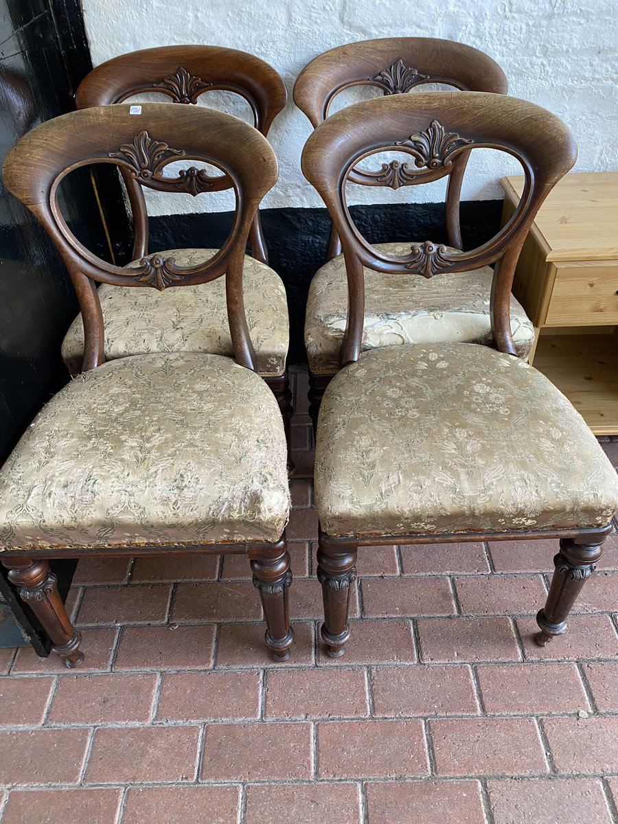 GlobeGalleries's tweet photo. Set of 4 Mahogany Chairs (in need of TLC)
£100.00
#GlobeGalleries #Andover #ShopLocal #SmallBusiness #FamilyBusiness #Preloved #AntiquesAreGreen #Recycle #Repurpose #Reuse #Mahogany #Set #Chairs #NeedSomeAttention https://t.co/CAMcSKVQ2W
